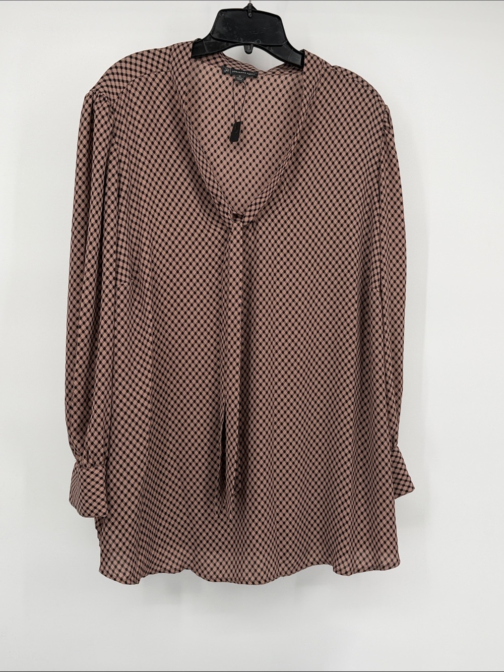 Adrianna papell tie neck bow chiffon tan black geo print long sleeve 1X NWT